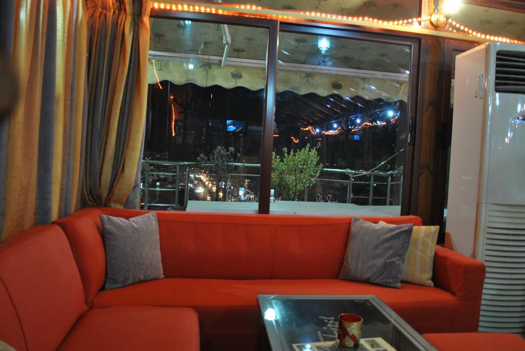 Hotel The First Gjirokastër 외부 사진